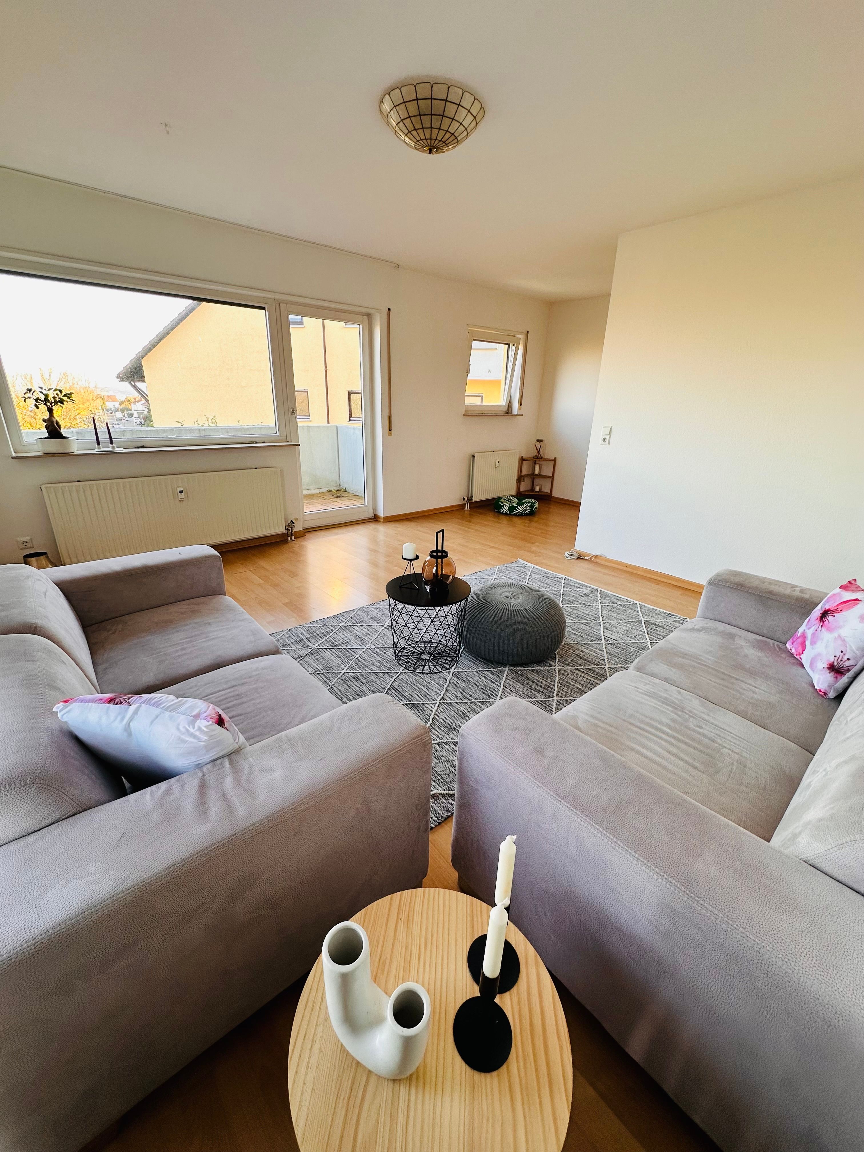 Beautiful And Bright 2.5-Room Partially Furnished Apartment With Kitchen, Balcony, And Underground P - Beautiful and bright 2.5-room partially furnished apartment with kitchen, balcony, and underground parking in Leonberg. - Gallery - 16