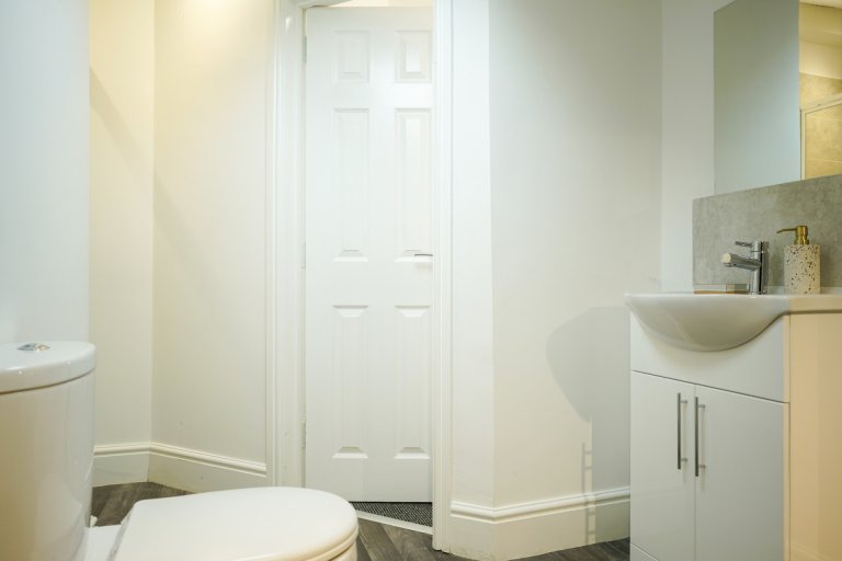  6 Bedroom House ,1  -  Baggholme Road  - Gallery -  3