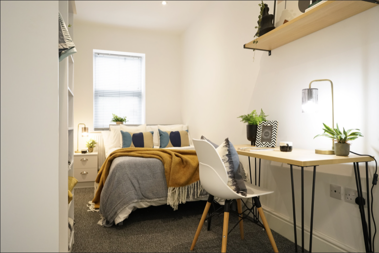  6 Bedroom House ,3  -  Baggholme Road  - Gallery -  5