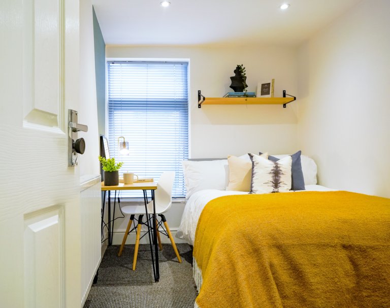  6 Bedroom House ,3  -  Baggholme Road  - Gallery -  1