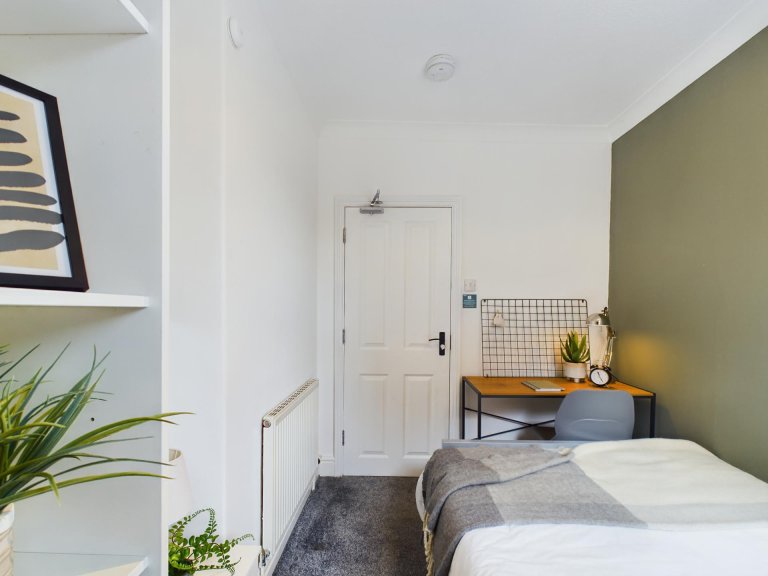 4 Bedroom House, 11 - Charles Street West - Gallery - 3