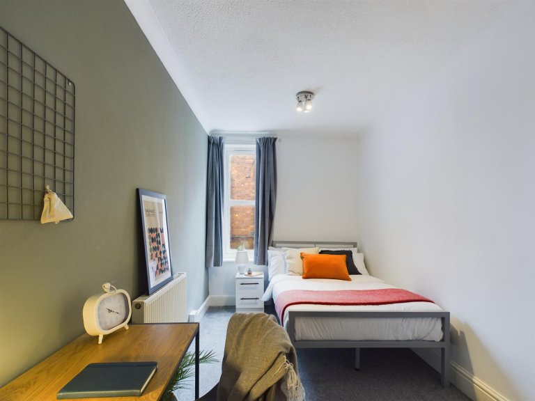 4 Bedroom House, 11 - Charles Street West - Gallery - 6