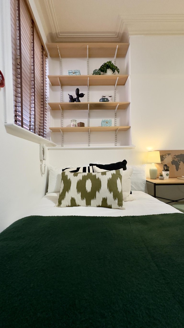  6 Bedroom House, 12  -  Richmond Road  - Gallery -  1