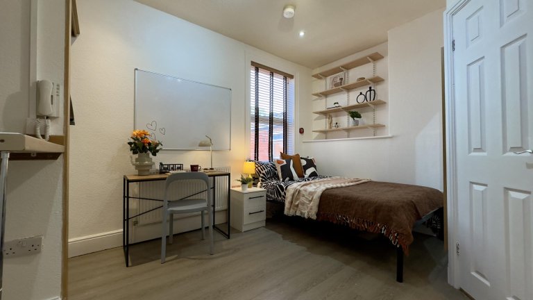  6 Bedroom House, 12  -  Richmond Road  - Gallery -  6