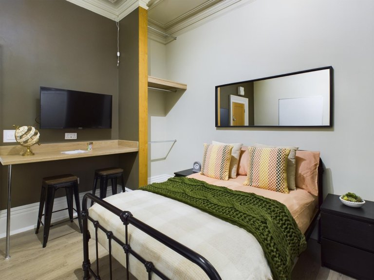  7 Bedroom House, 19  -  The Avenue  - Gallery -  4