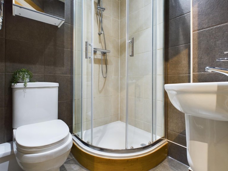  7 Bedroom House, 19  -  The Avenue  - Gallery -  8