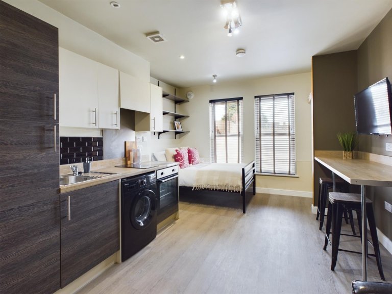  7 Bedroom House, 19  -  The Avenue  - Gallery -  6
