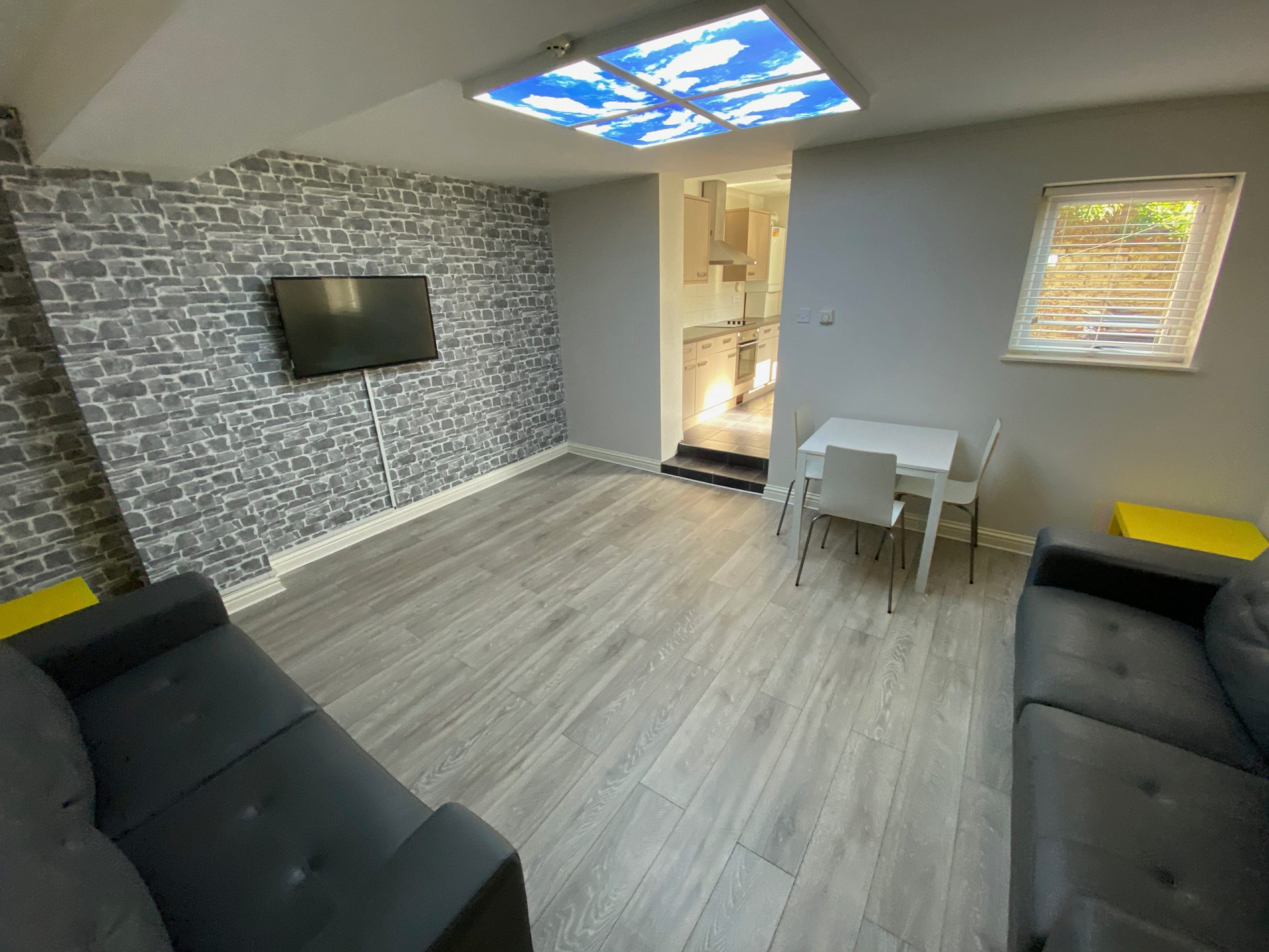 6 Bedroom House  -  Trafford Street  - Gallery -  7