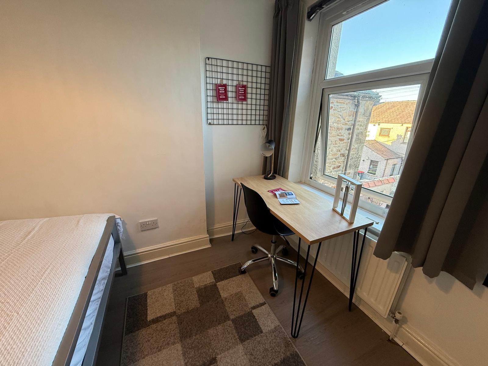  6 Bedroom House  -  Trafford Street  - Gallery -  6