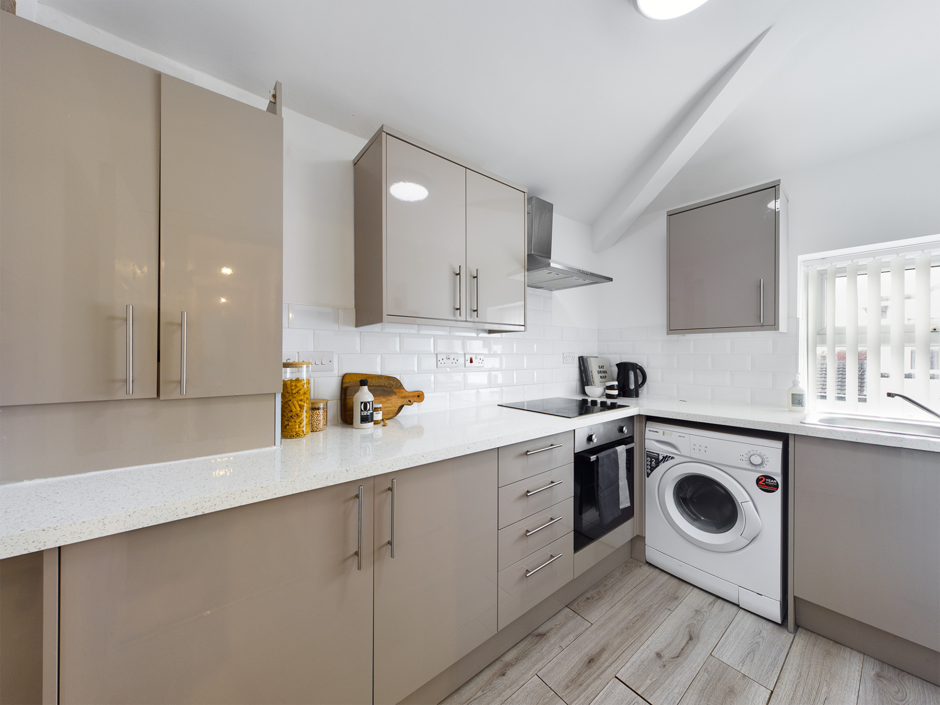  9 Bedroom House  -  Burleigh Street  - Gallery -  5