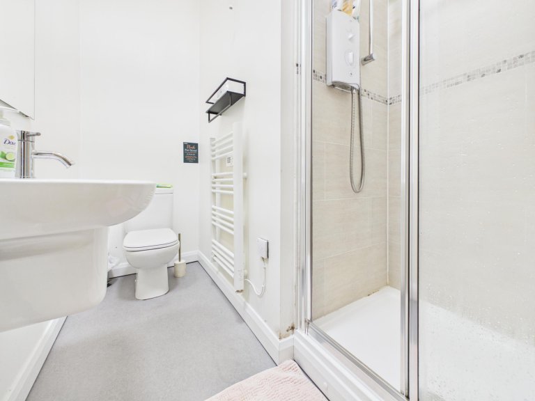 3 Bedroom House - Flat 3 - China Street - Gallery - 3