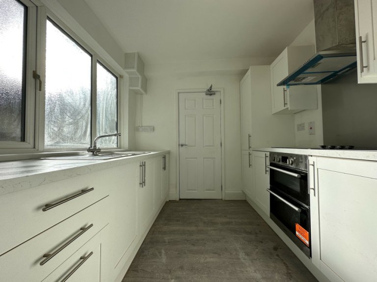  6 Bedroom House  -  Milking Stile Lane  - Gallery -  5