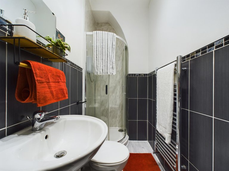  4 Bedroom House, 102 Leopold Road  -  Leopold Road  - Gallery -  2