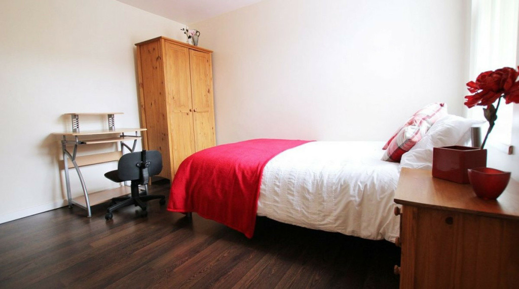  6 Bedroom House  -  Ashfield Road  - Gallery -  3