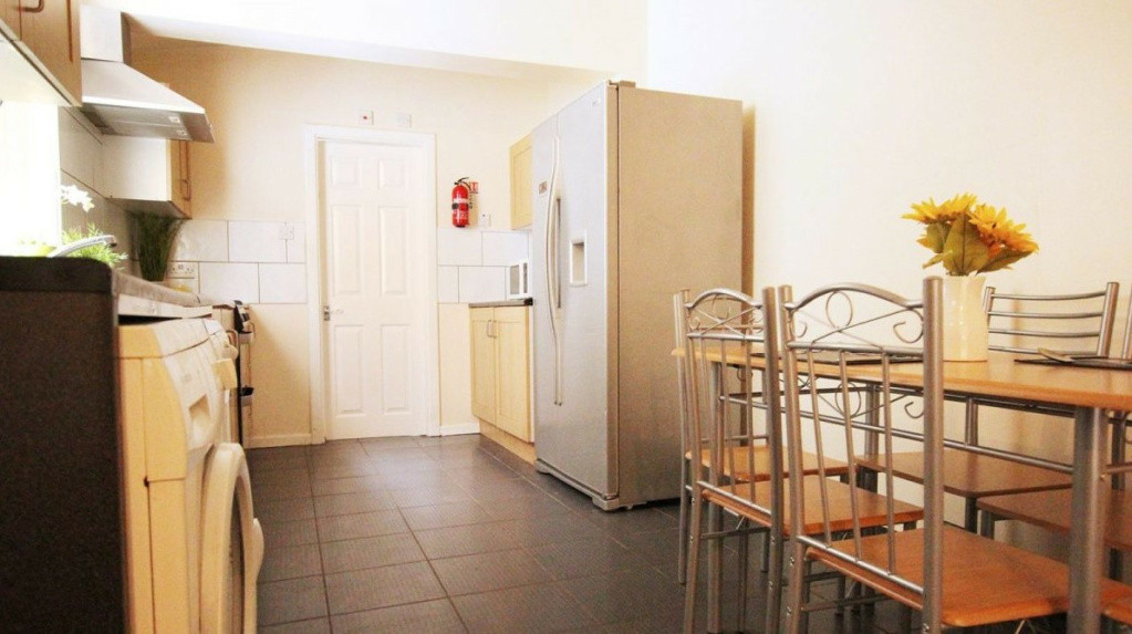  6 Bedroom House  -  Ashfield Road  - Gallery -  8