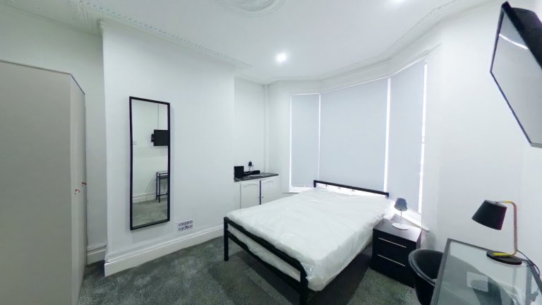  4 Bedroom House, 120 Adelaide Road  -  Adelaide Road  - Gallery -  1