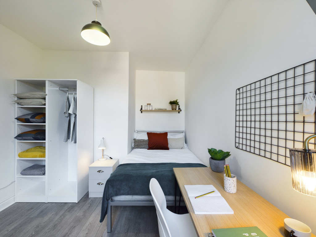  7 Bedroom House (9 Ruskin Avenue)  -  Ruskin Avenue  - Gallery -  1