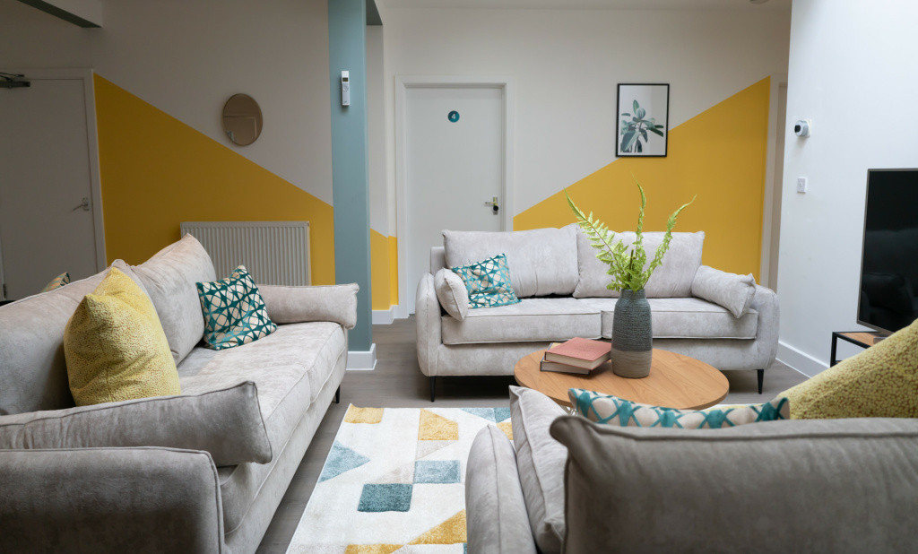  3 Bedroom House (Flat 2)  -  Dickenson Road  - Gallery -  3