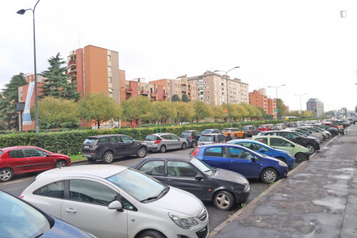 Renovated extremely bright 45 m / 590 ft flat