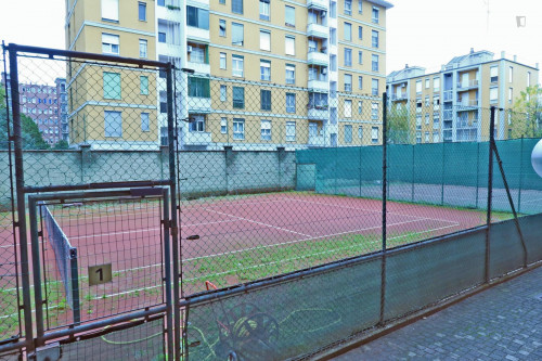 Renovated extremely bright 45 m / 590 ft flat