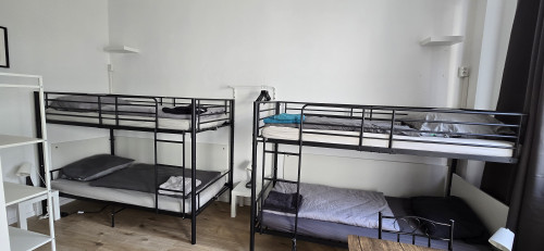 Neat studio in popular area