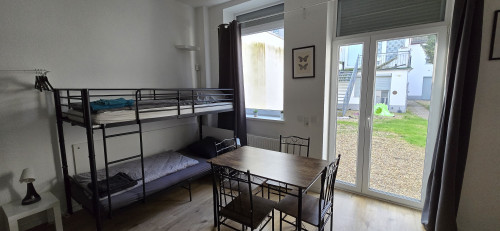 Neat studio in popular area