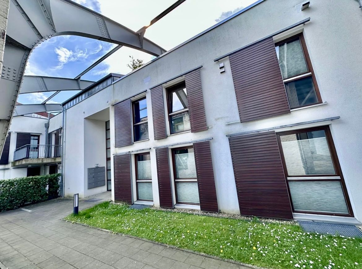  Modern And Furnished Apartment With A South-Facing Balcony.  -  Modern and furnished apartment with a south-facing balcony.  - Gallery -  3