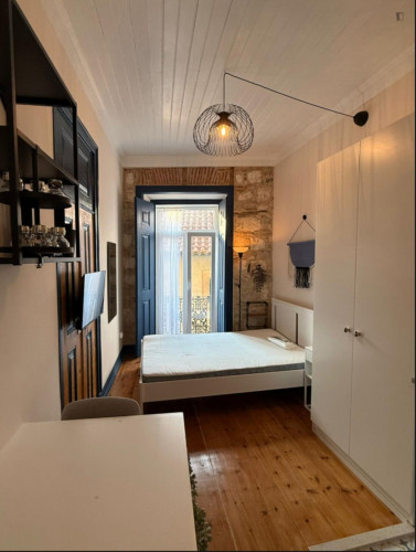 Brilliant Studio with a balcony close to Santarém Train Station 