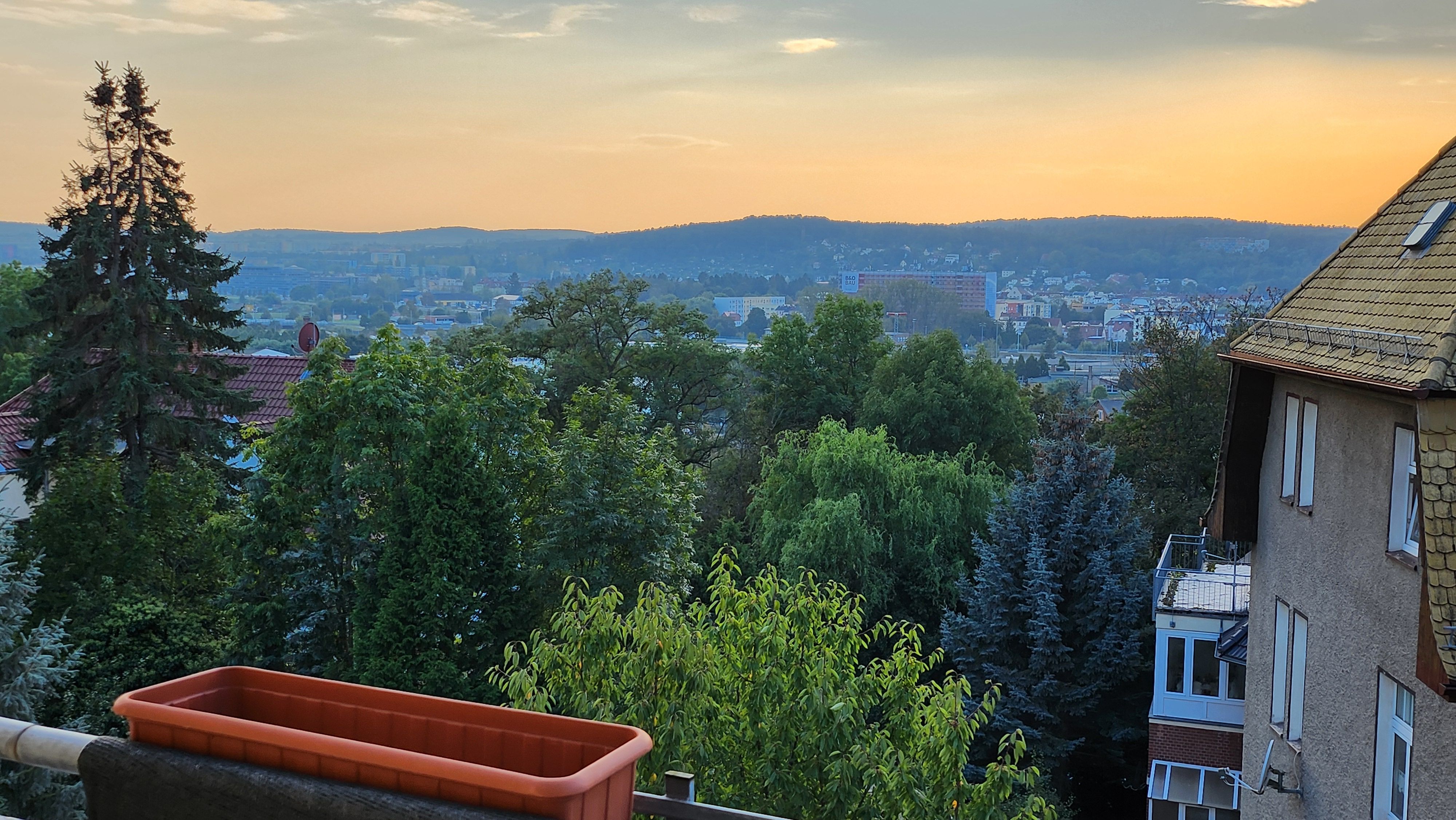 Modern Apartment With Nice Gera Balcony View - 6