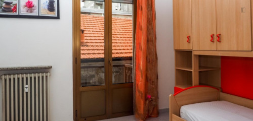 Pleasant single bedroom near the Certosa train station