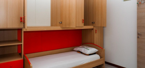 Pleasant single bedroom near the Certosa train station