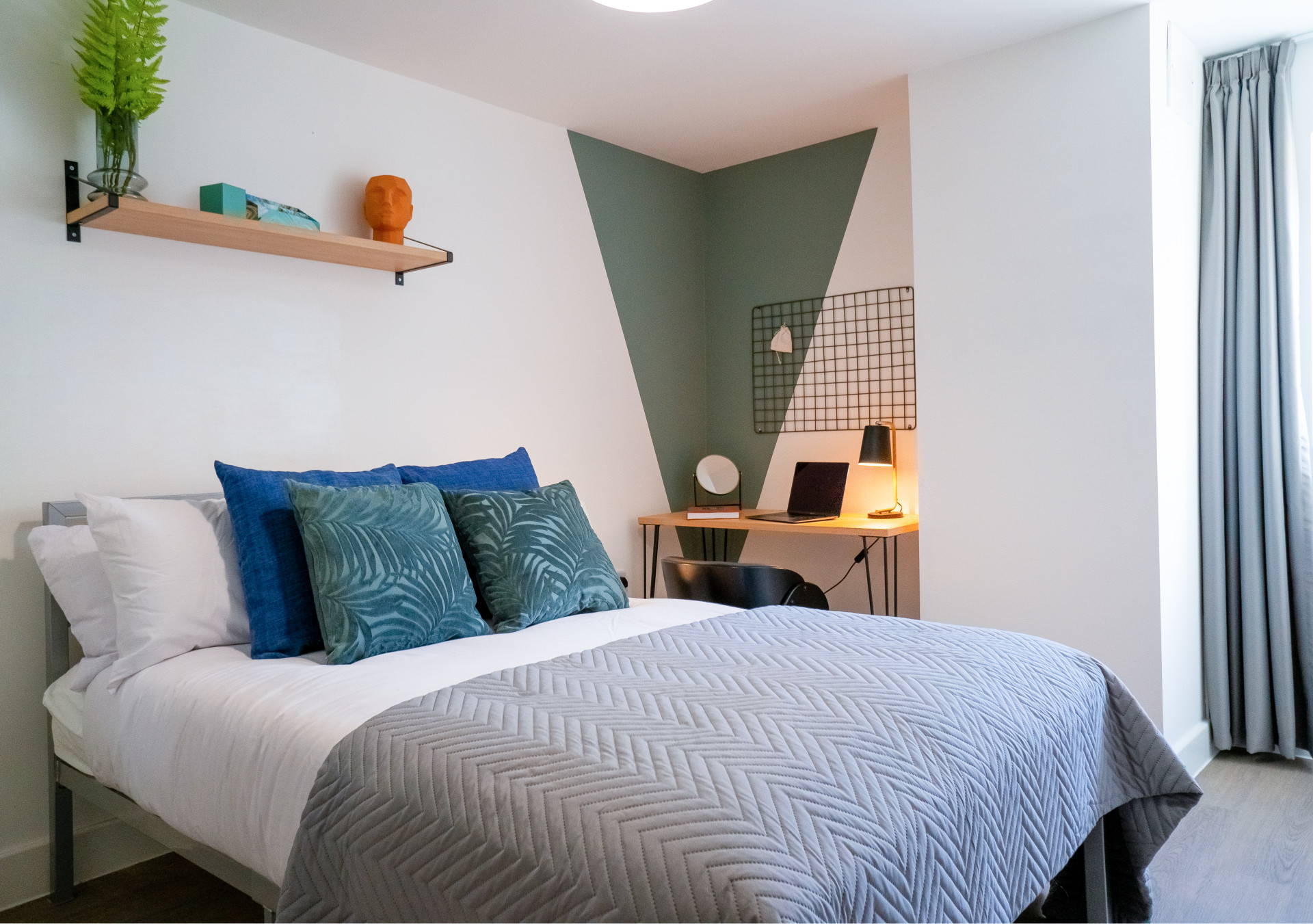  5 Bedroom House  -  Maine Road  - Gallery -  3
