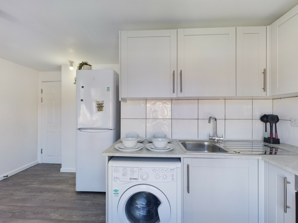  4 Bedroom House (Flat 1 30 Haydn Avenue)  -  Haydn Avenue  - Gallery -  8