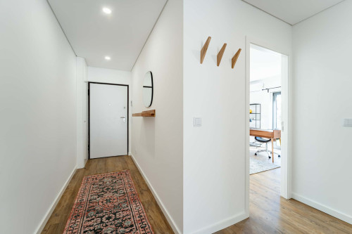 Great 2Bdr apartment, with parking and terrace, close to the river
