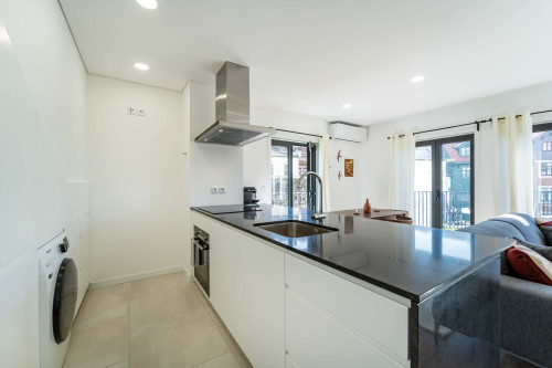 Great 2Bdr apartment, with parking and terrace, close to the river