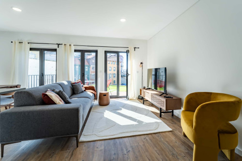 Great 2Bdr apartment, with parking and terrace, close to the river