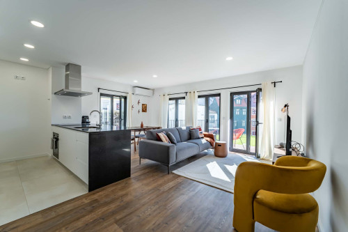 Great 2Bdr apartment, with parking and terrace, close to the river