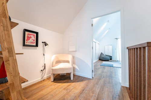 Great 2Bdr apartment, with parking and terrace, close to the river