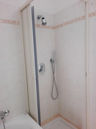 Single bed in twin bedroom in Sesto S. Giovanni - Gallery - 7