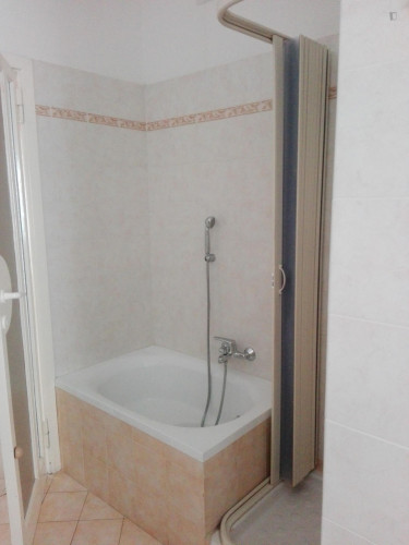 Single bed in twin bedroom in Sesto S. Giovanni - Gallery - 8