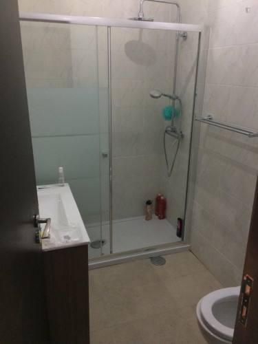 Spacious room with double bed near Polo Univer. HSJ, Alameda Shopping - Gallery - 11