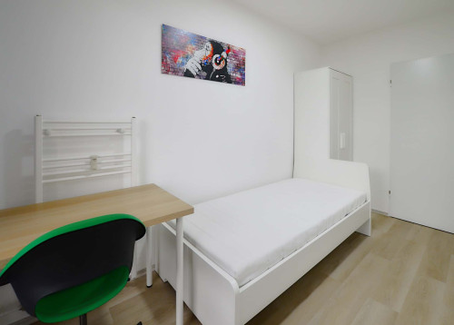 Kölner Landstraße - Room 4