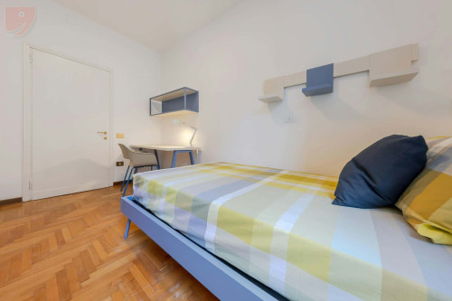 Room in Via Agrigento, Padova for 87 m² with 5 bedrooms