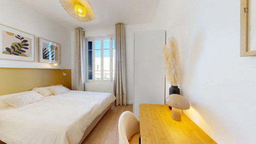 Big single ensuite bedroom near Parc Chambovet