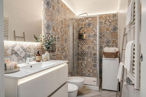 Refined two-room apartment near Fondazione Prada
