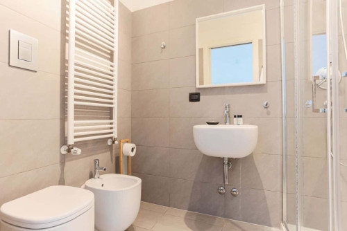 Trilocale con terrazza e Jacuzzi a City Life - Gallery - 11