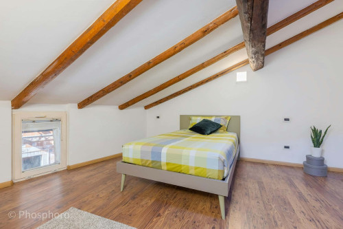 Room in Via San Martino, Trento for 81 m² with 3 bedrooms