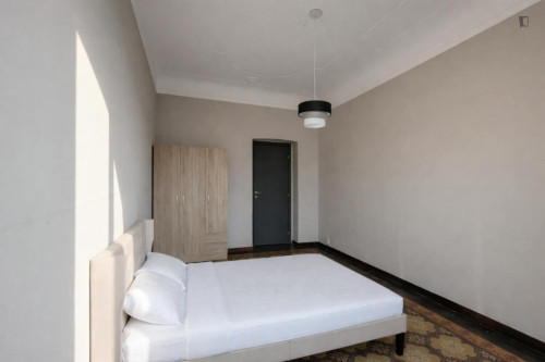 Pleasant double bedroom in Isola