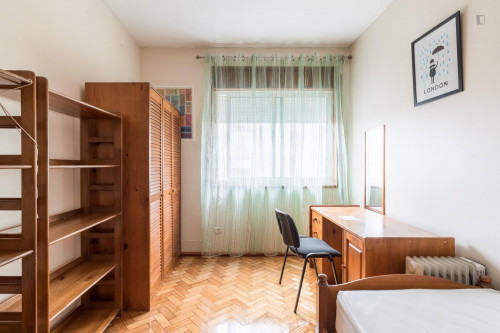 Single bedroom in a nice 4-bedroom flat in student-heavy Paranhos - Gallery - 12