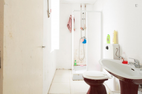 Pleasant double bedroom not far from Escola Superior de Enfermagem de Santa Maria - Gallery - 5